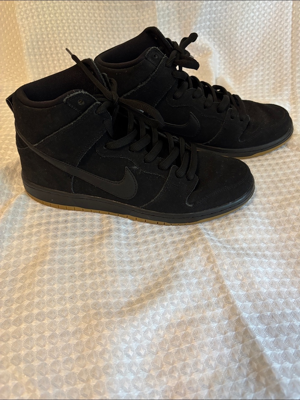 Nike Suede Hightops - Picture 2 of 9